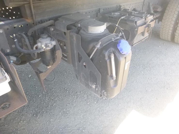 2014-isuzu-nqr-image-26