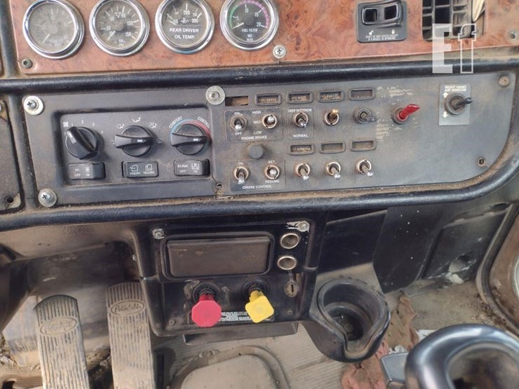2005-peterbilt-379-image-9