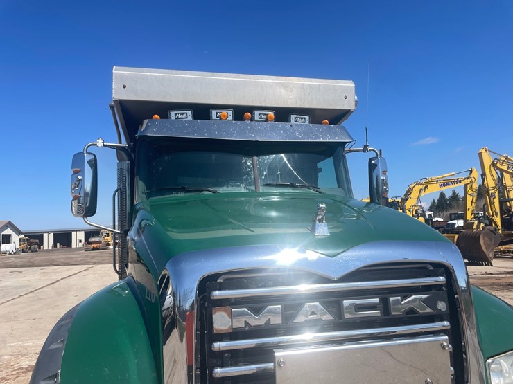 2013-mack-granite-104fr-image-45