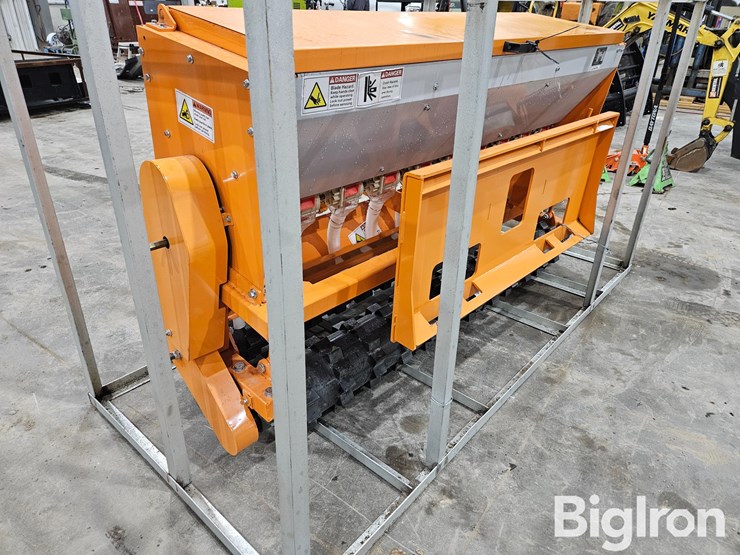 2025-caterpillar-12-image-7