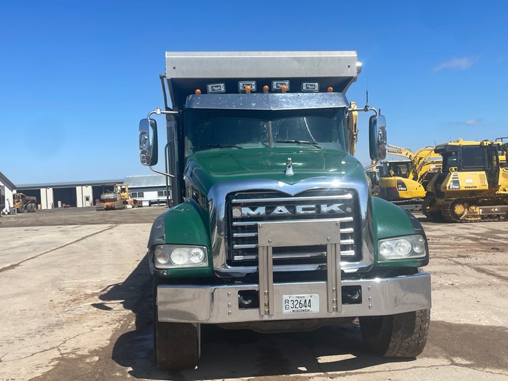 2013-mack-granite-104fr-image-2