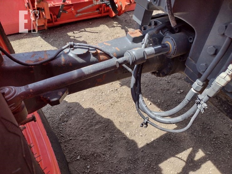 2021-kubota-m7-132-image-16