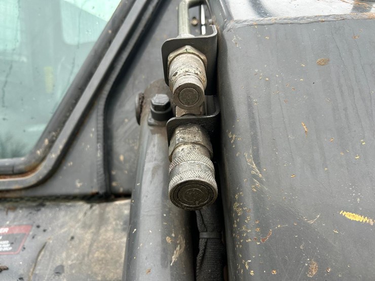 new-holland-l170-image-11