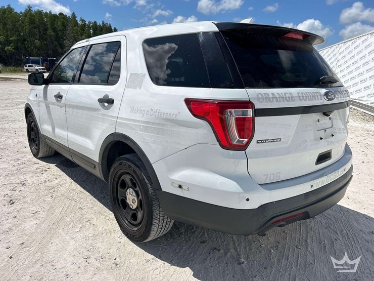 2016-ford-explorer-image-4