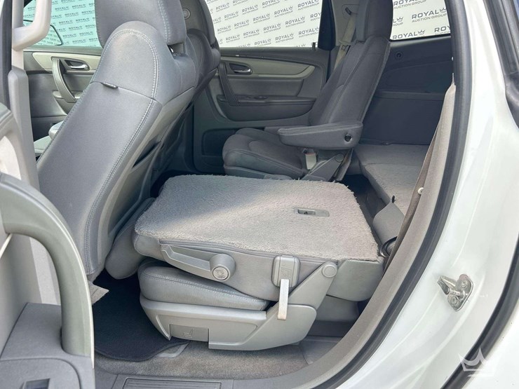 2017-chevrolet-traverse-image-16