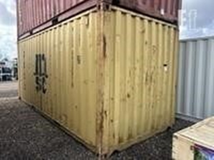 used-20'-shipping-container-image-3