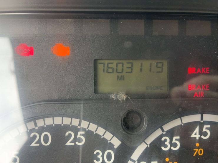 2015-freightliner-cascadia-125-image-56