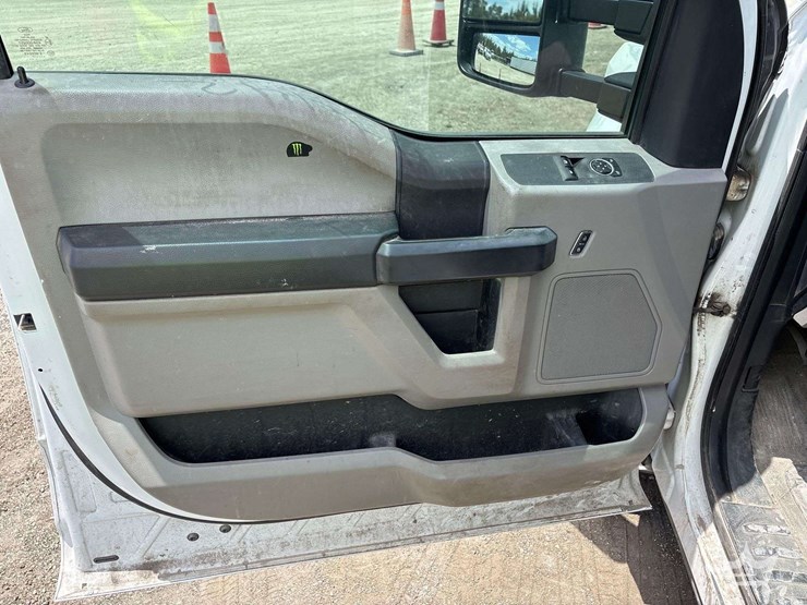 2017-ford-f350-image-13