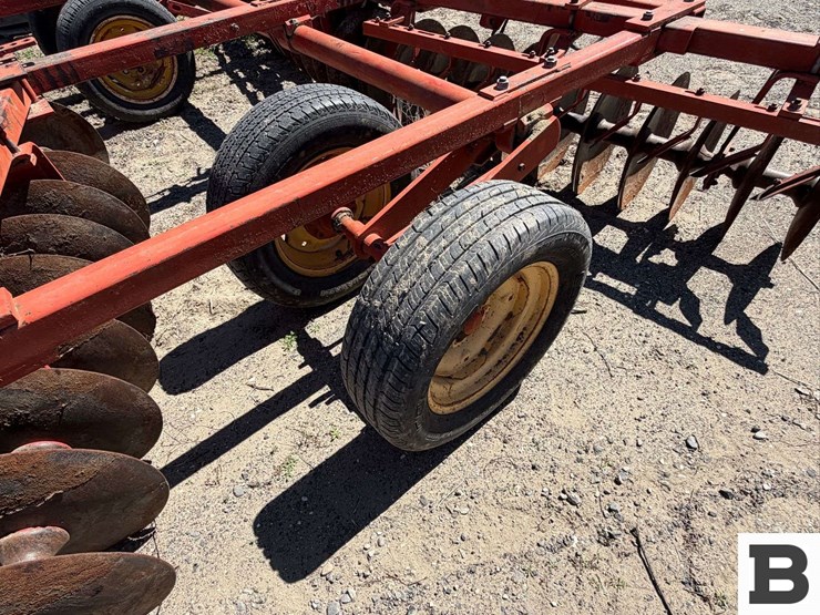 massey-ferguson-520-image-15
