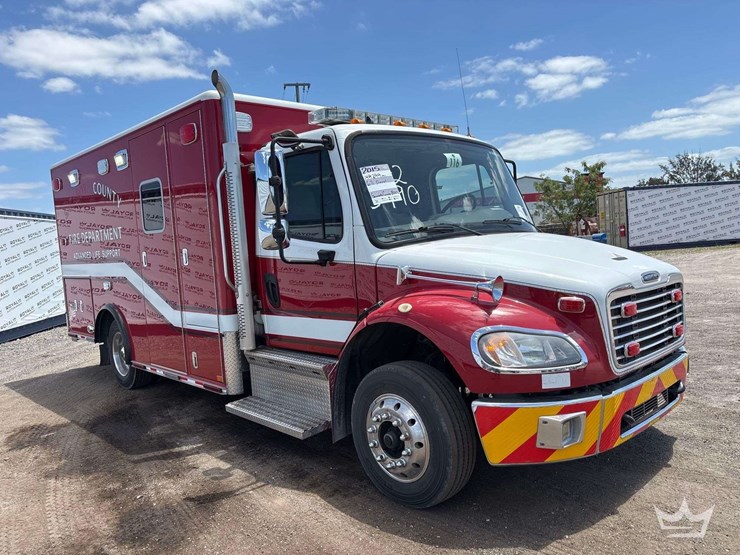 2015-freightliner-m2-106-image-2