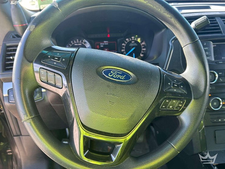 2016-ford-explorer-image-13