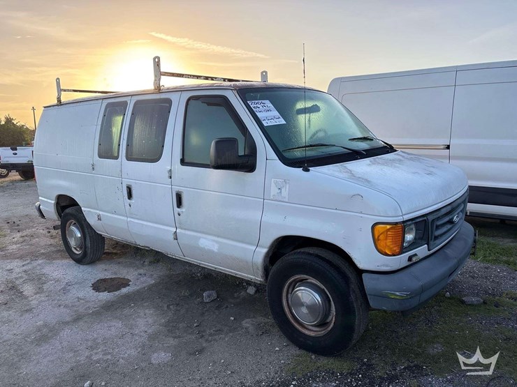 2006-ford-cargo-image-4