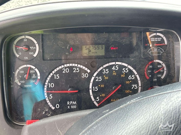 2012-freightliner-m2-106-image-11