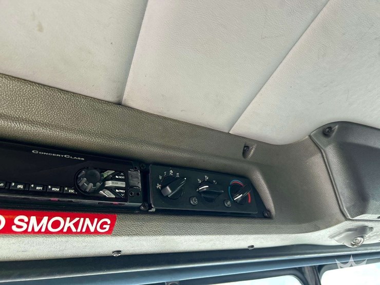2015-peterbilt-320-image-17