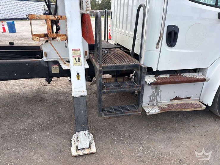 2015-freightliner-m2-106-image-33