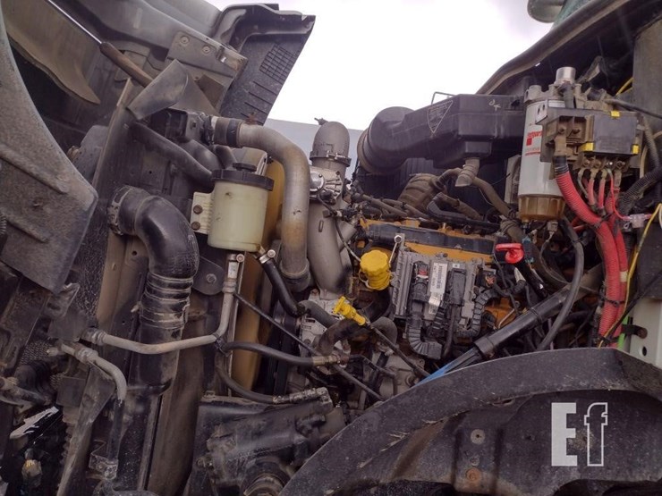 2015-caterpillar-ct660s-image-32