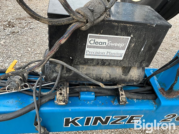 kinze-2600-image-10