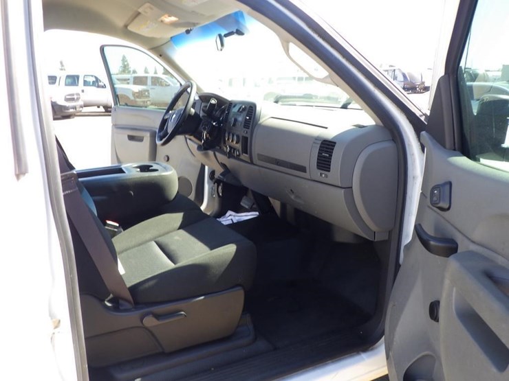 2012-chevrolet-2500hd-image-6