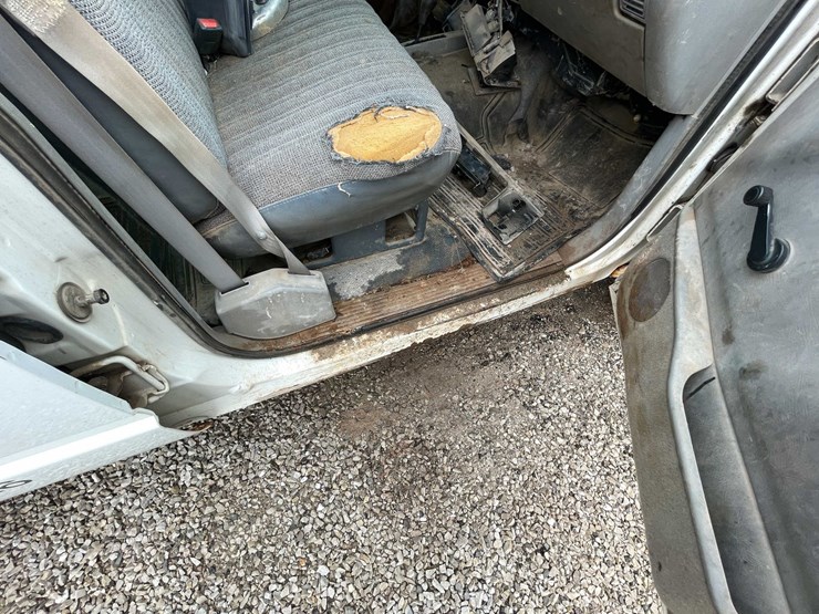 1998-chevrolet-3500-image-27