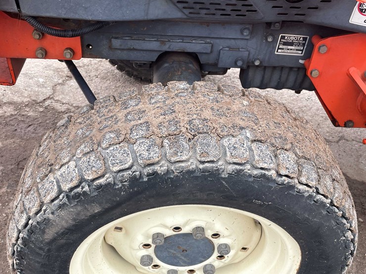 #4056-•-kubota-tractor-image-12