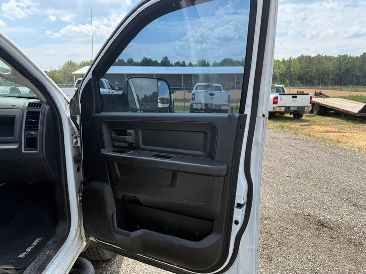 2014-dodge-1500-image-33