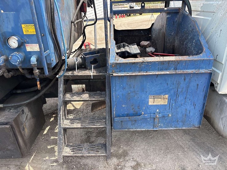 2018-international-durastar-4300-image-28