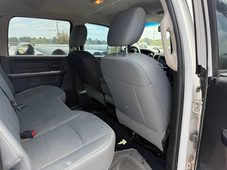 2014-dodge-1500-image-32