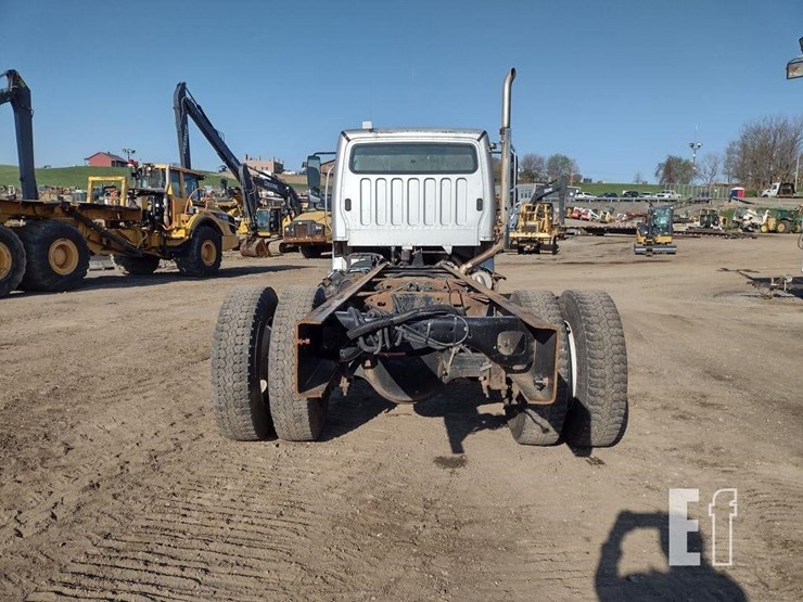 2015-freightliner-business-class-m2-106-image-4