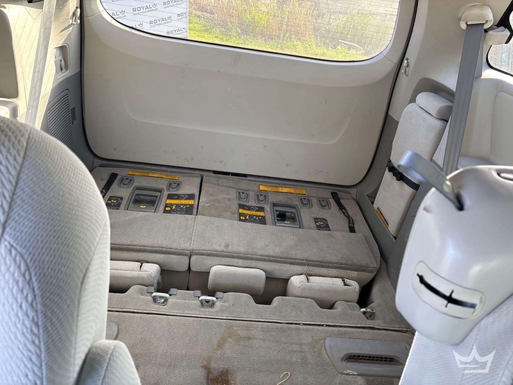 2013-toyota-sienna-image-23