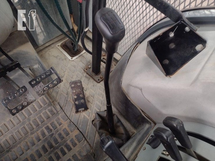2002-massey-ferguson-4233-image-10