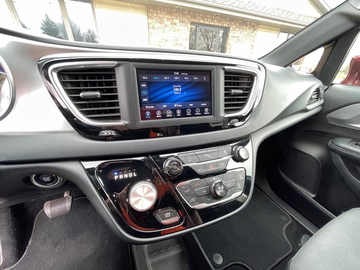 2018-chrysler-pacifica-image-49