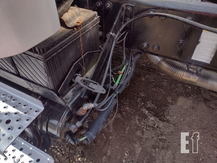 2007-freightliner-business-class-m2-106-image-24