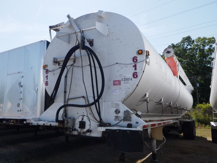 2005-warren-feed-trailer-image-1