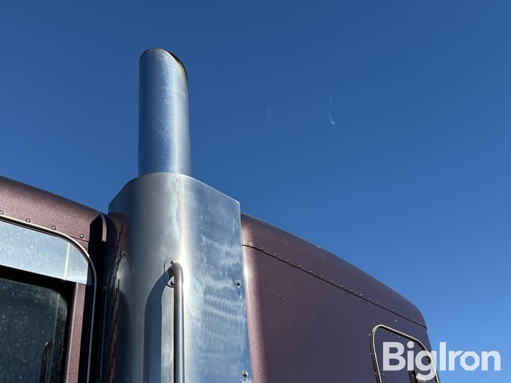 2010-peterbilt-388-image-12