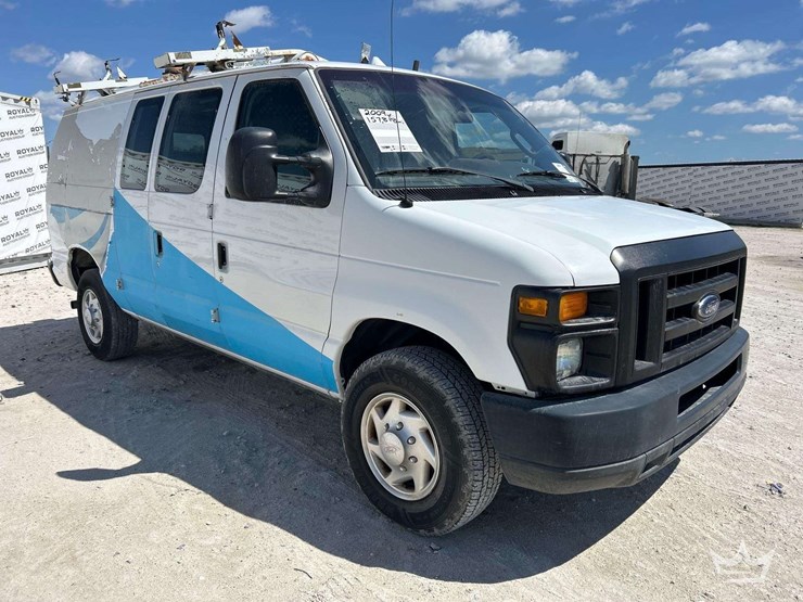 2009-ford-cargo-image-2
