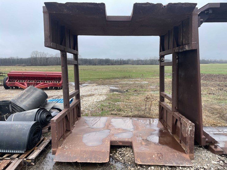 #4068-•-man-hole-trench-box-image-1