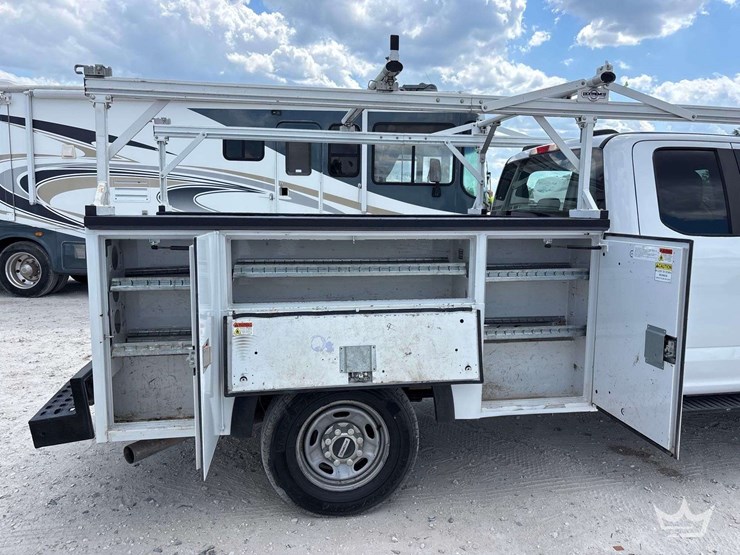 2021-ford-f250-image-11