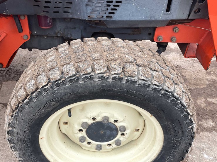 #4056-•-kubota-tractor-image-14