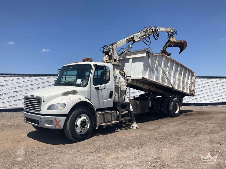 2015-freightliner-m2-106-image-2