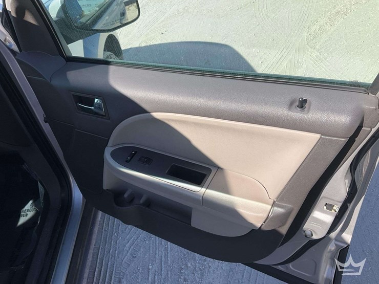 2008-ford-taurus-x-image-25