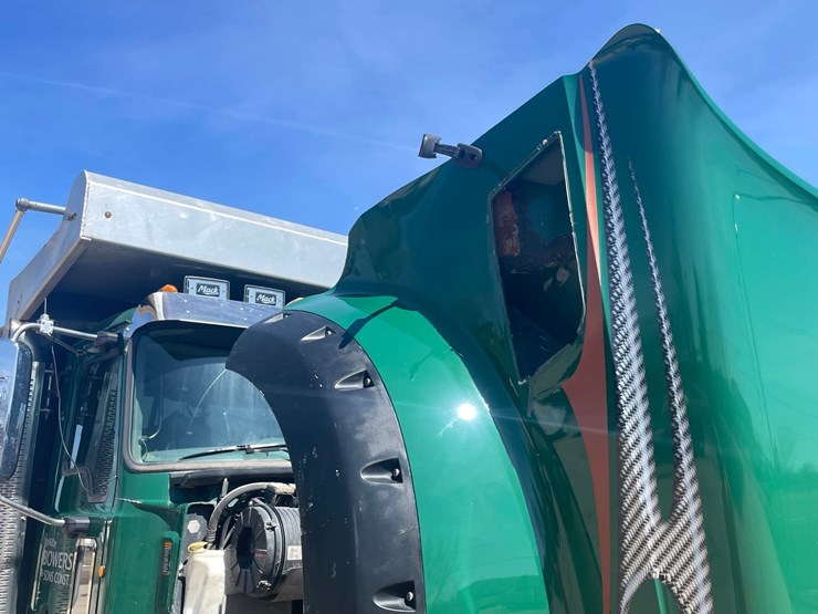 #4014-•-2013-quad-axle-mack-dump-truck-(has-wi-title)-image-63