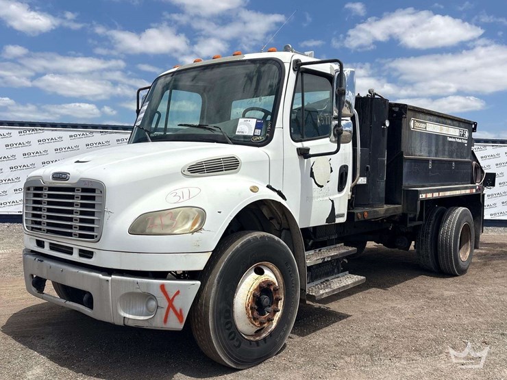 2007-freightliner-m2-106-image-1