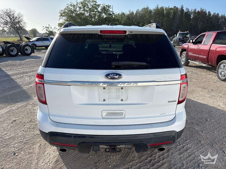2015-ford-explorer-image-31