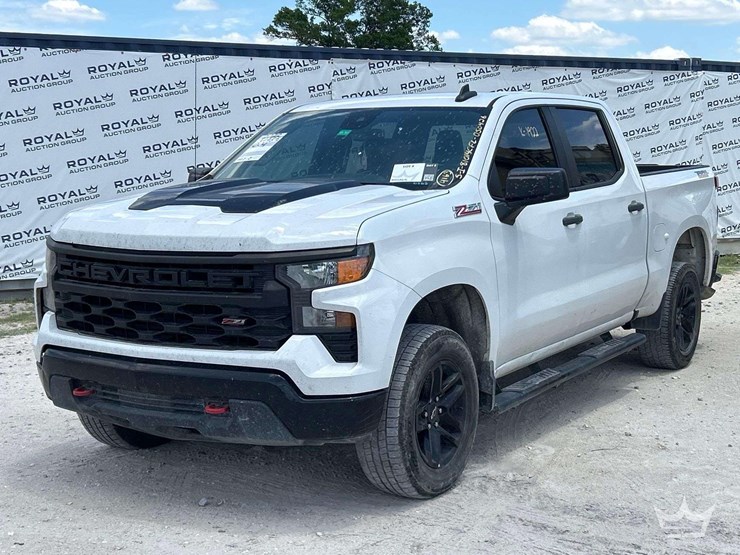 2022-chevrolet-silverado-1500-image-1