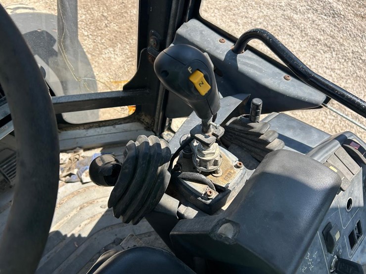 caterpillar-906-image-23