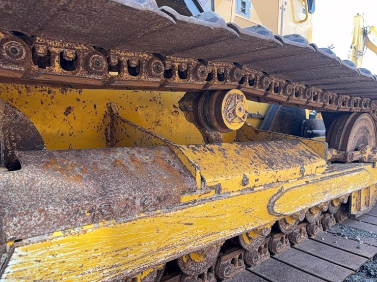 2023-deere-650k-lgp-image-10