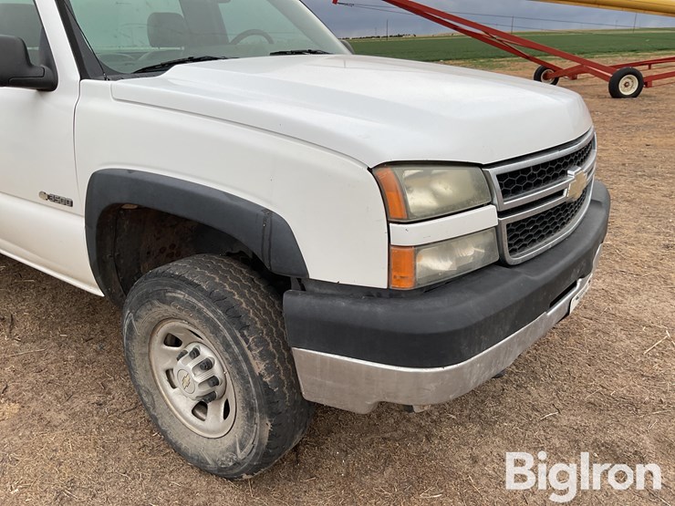 2006-chevrolet-3500-image-17