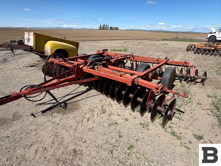 massey-ferguson-520-image-9