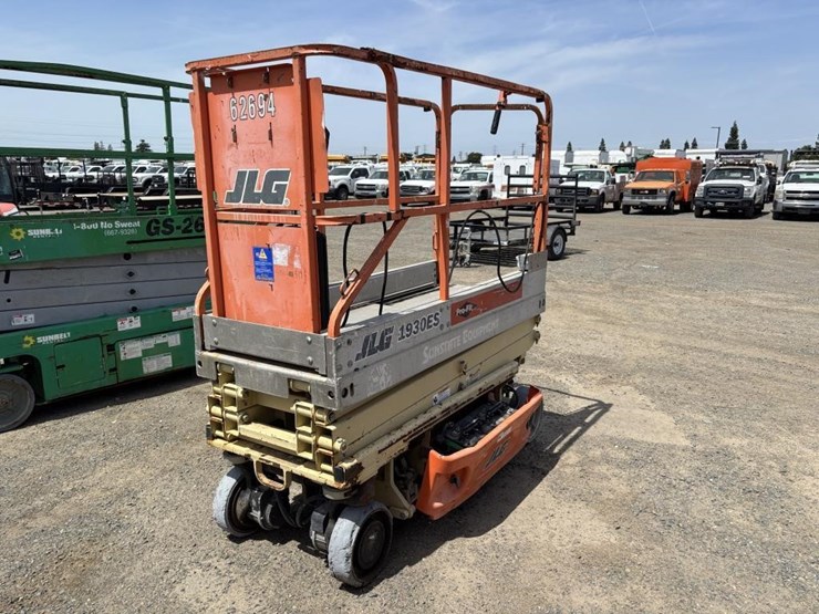 2005-jlg-1930es-image-1