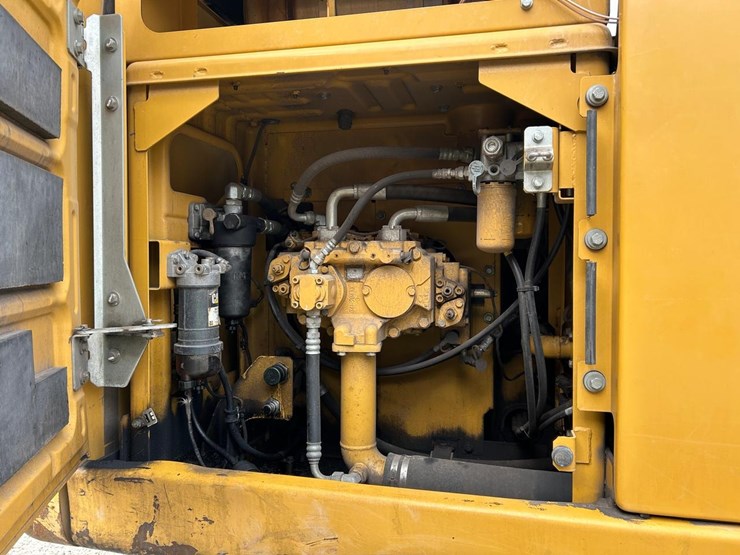 caterpillar-320el-image-13